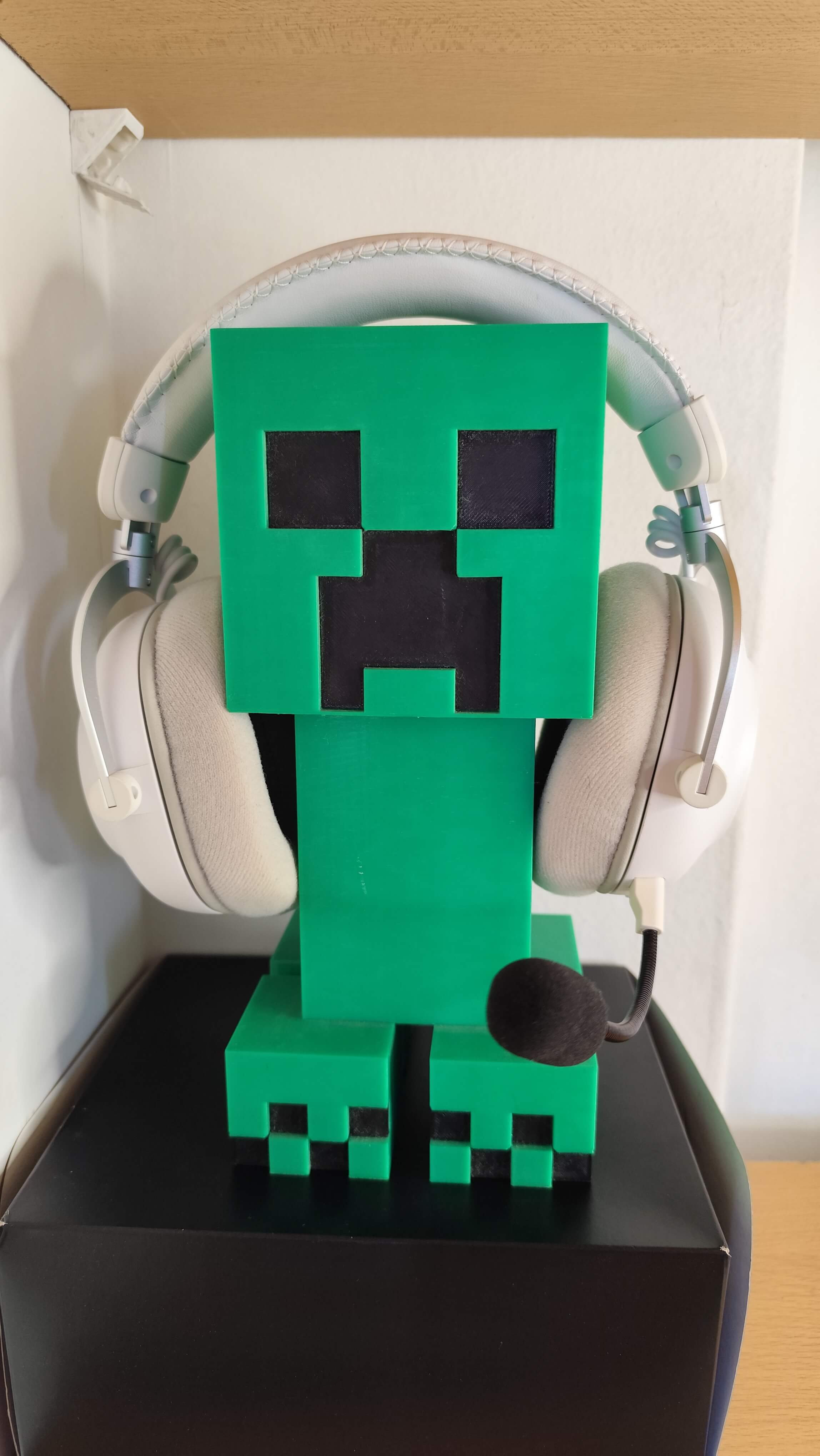 imagen de una impresion en 3D de soporte de auriculares de Creeper